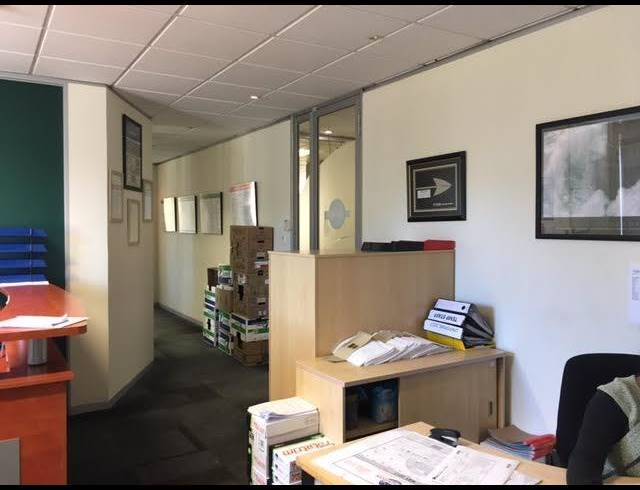 120M² OFFICE RENTED IN PINELANDS